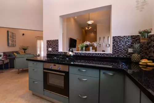 16 Kitchen (1)